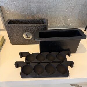 NEW Wintersmiths Black Ice Cube Tray Set